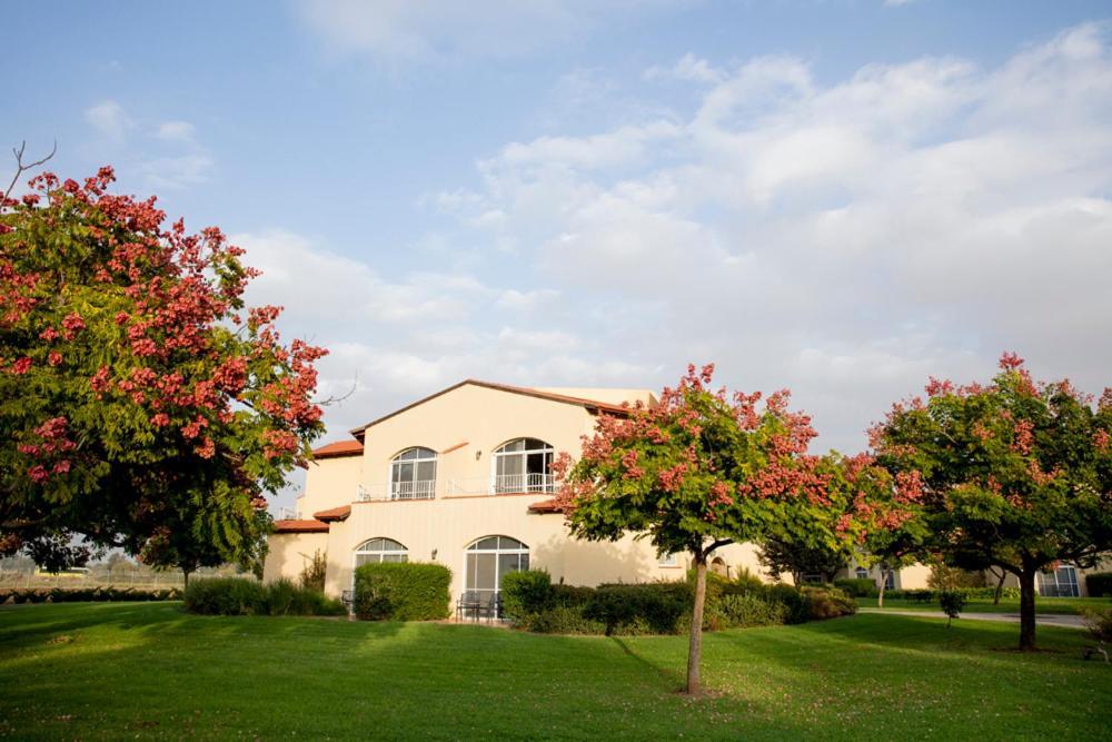Pastoral Hotel - Kfar Blum Экстерьер фото